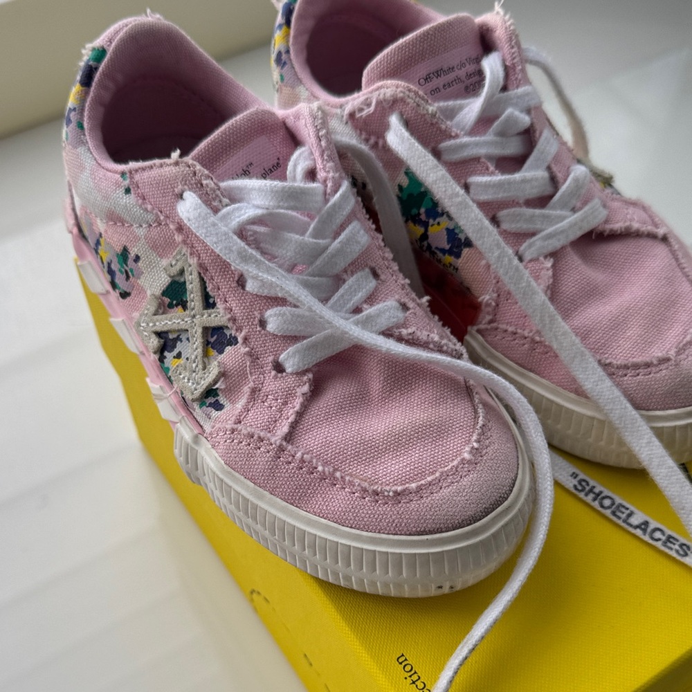 Off-White Vulcanized lace up Kids Pink Canvas Sneakers - Picture 2 of 13